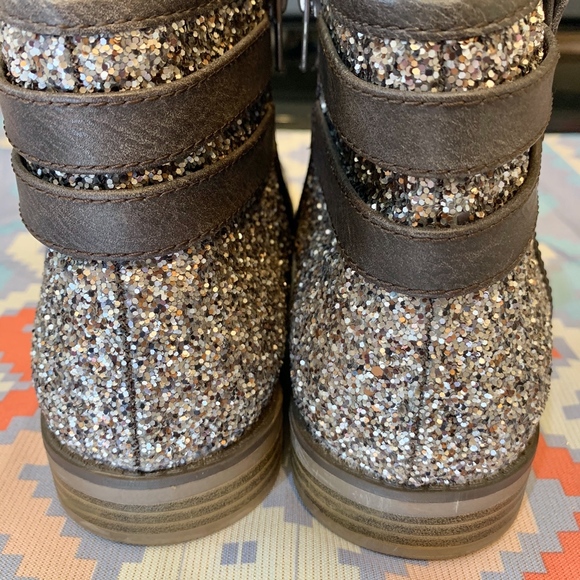 DUNNES | Vegan Faux Leather Glitter Festival Boho Zip Ankle Booties - Picture 6 of 9